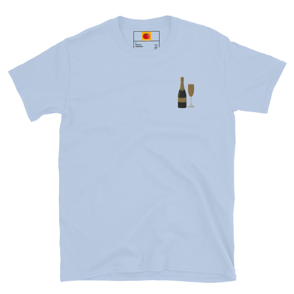 Samarreta brodada amb copa de cava –  blau cel - Tot Queda en Família